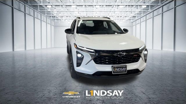 New 2026 Chevrolet Trax RS w/ Sunroof Package FWD image 4