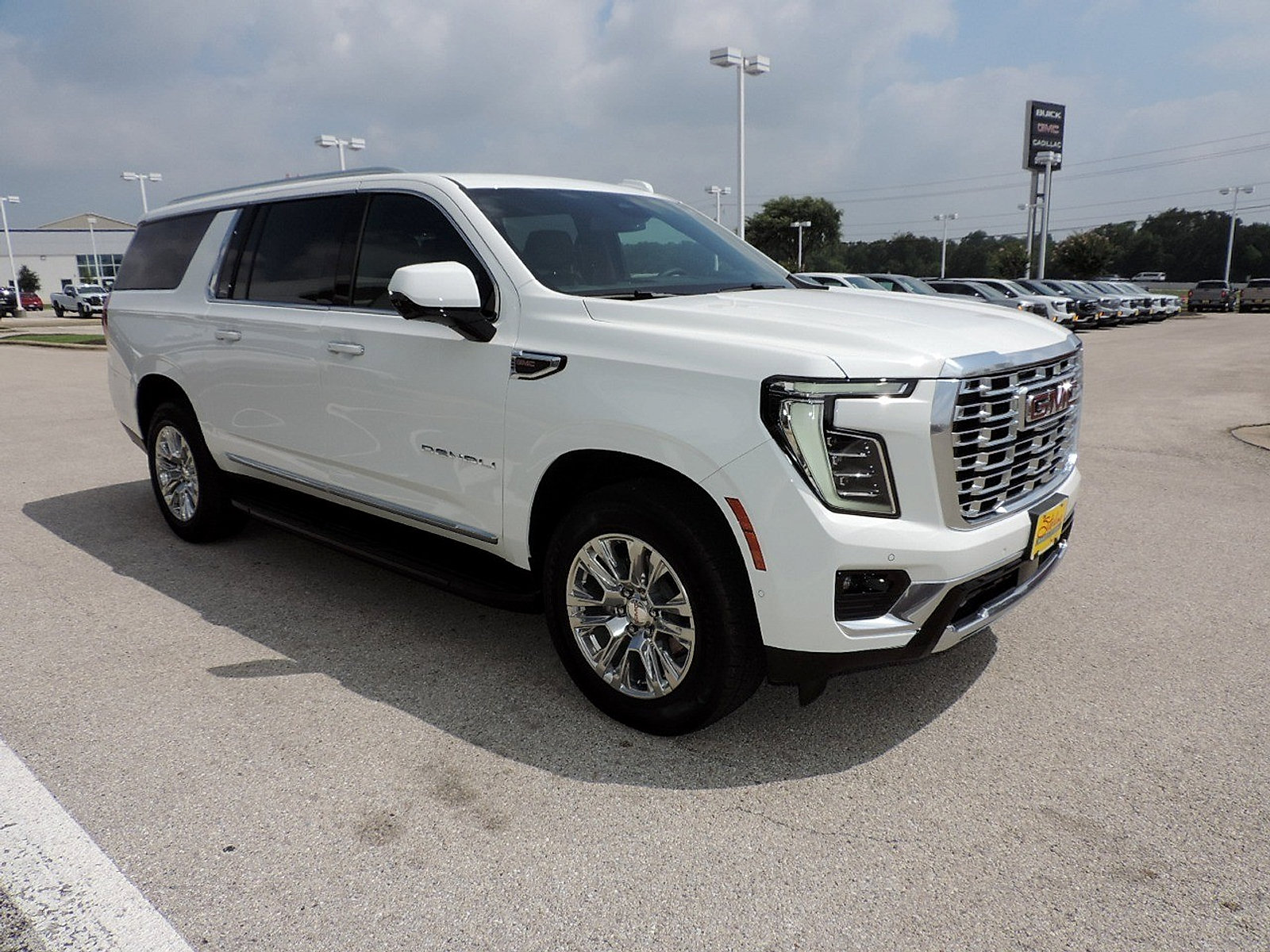Certified 2025 GMC Yukon XL Denali AWD/4WD image 3