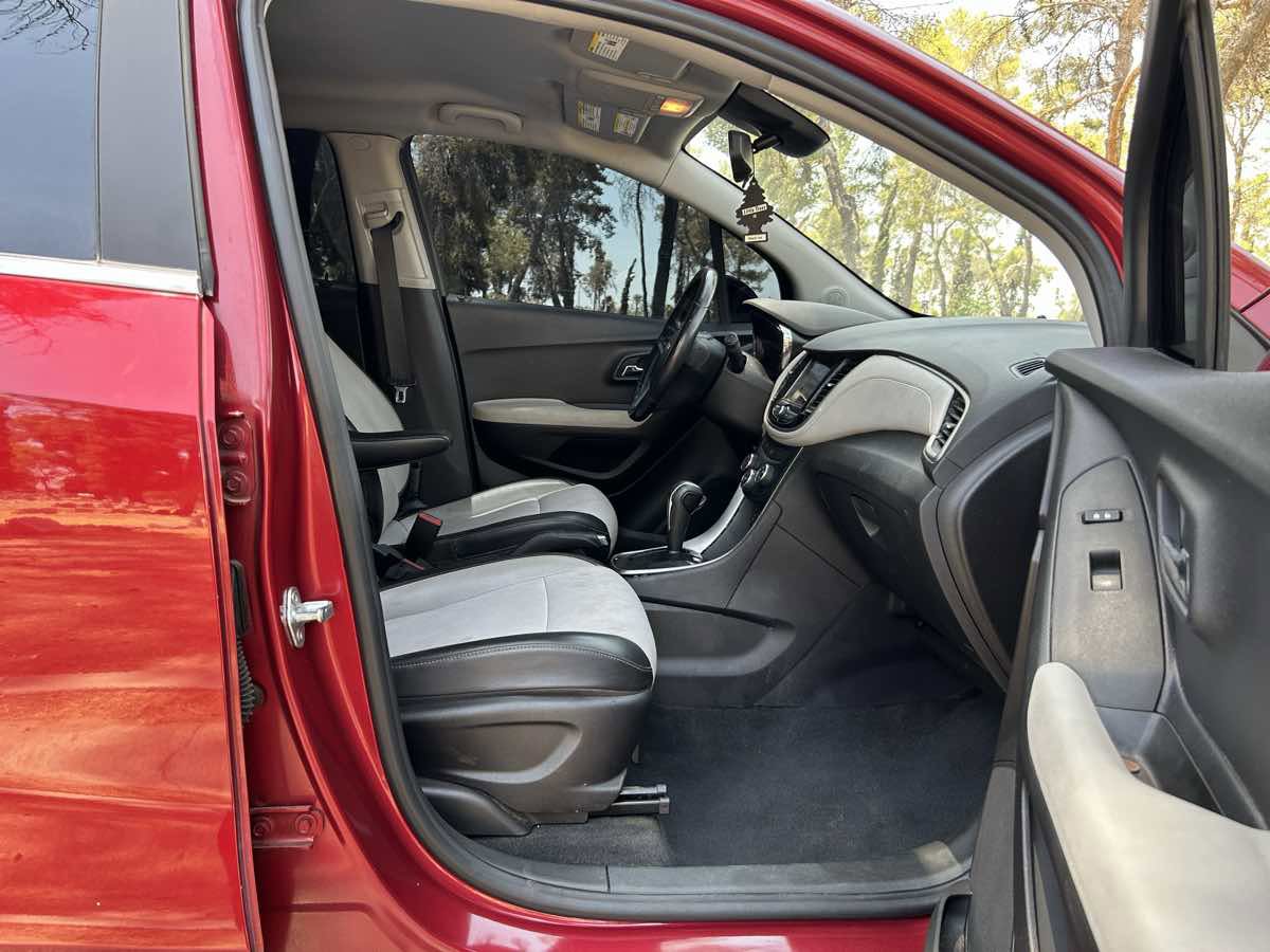 Used 2019 Chevrolet Trax LT w/ Driver Confidence Package FWD image 22