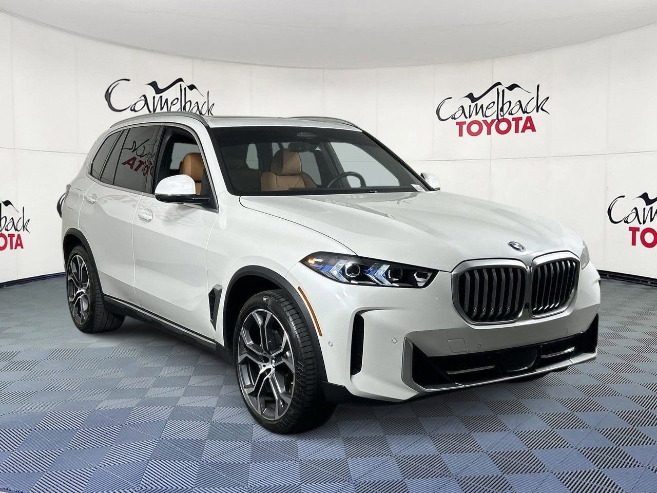 Used 2024 BMW X5 sDrive40i w/ Executive Package image 3