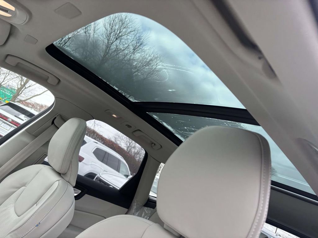 New 2026 Volvo XC60 B5 Ultra w/ Protection Package Premier image 24