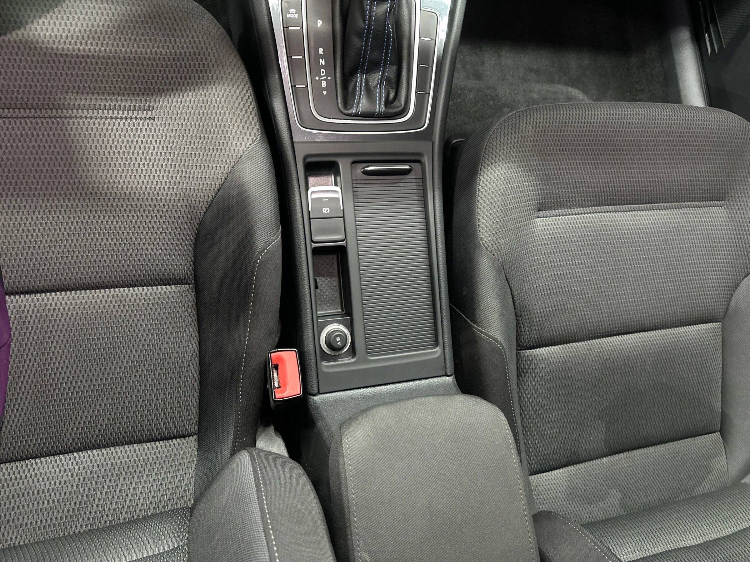 Used 2019 Volkswagen e-Golf SE w/ Driver Assistance Package image 34