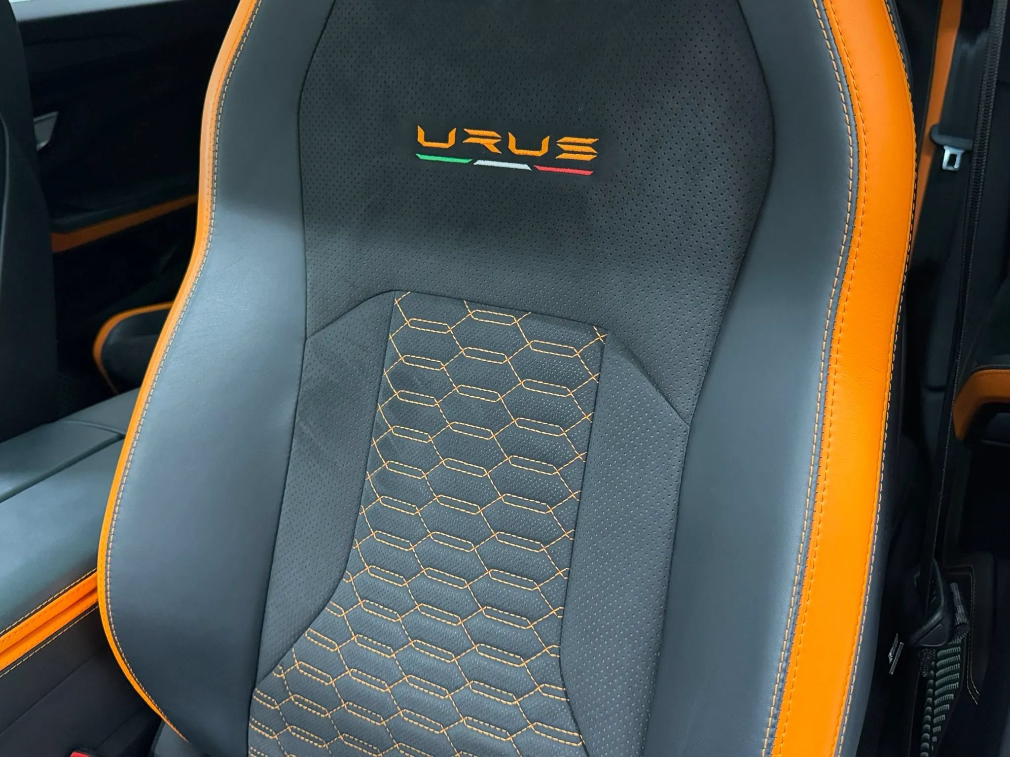 Used 2022 Lamborghini Urus AWD/4WD image 84