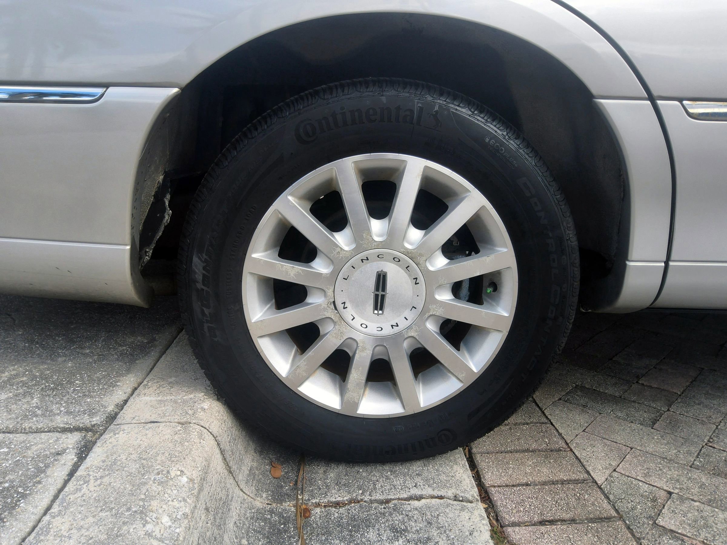 Used 2006 Lincoln Town Car Signature image 43