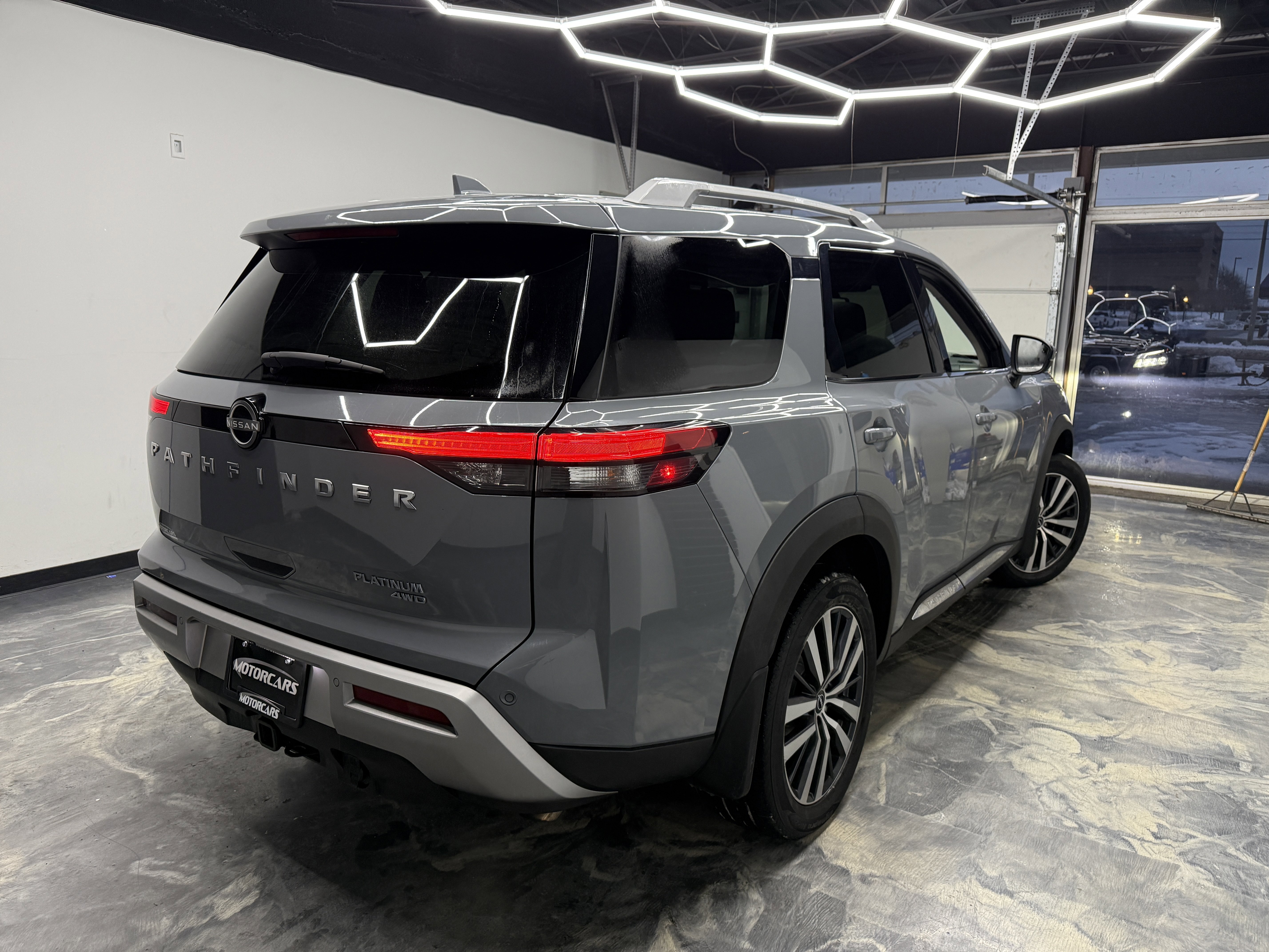 Used 2022 Nissan Pathfinder Platinum image 5