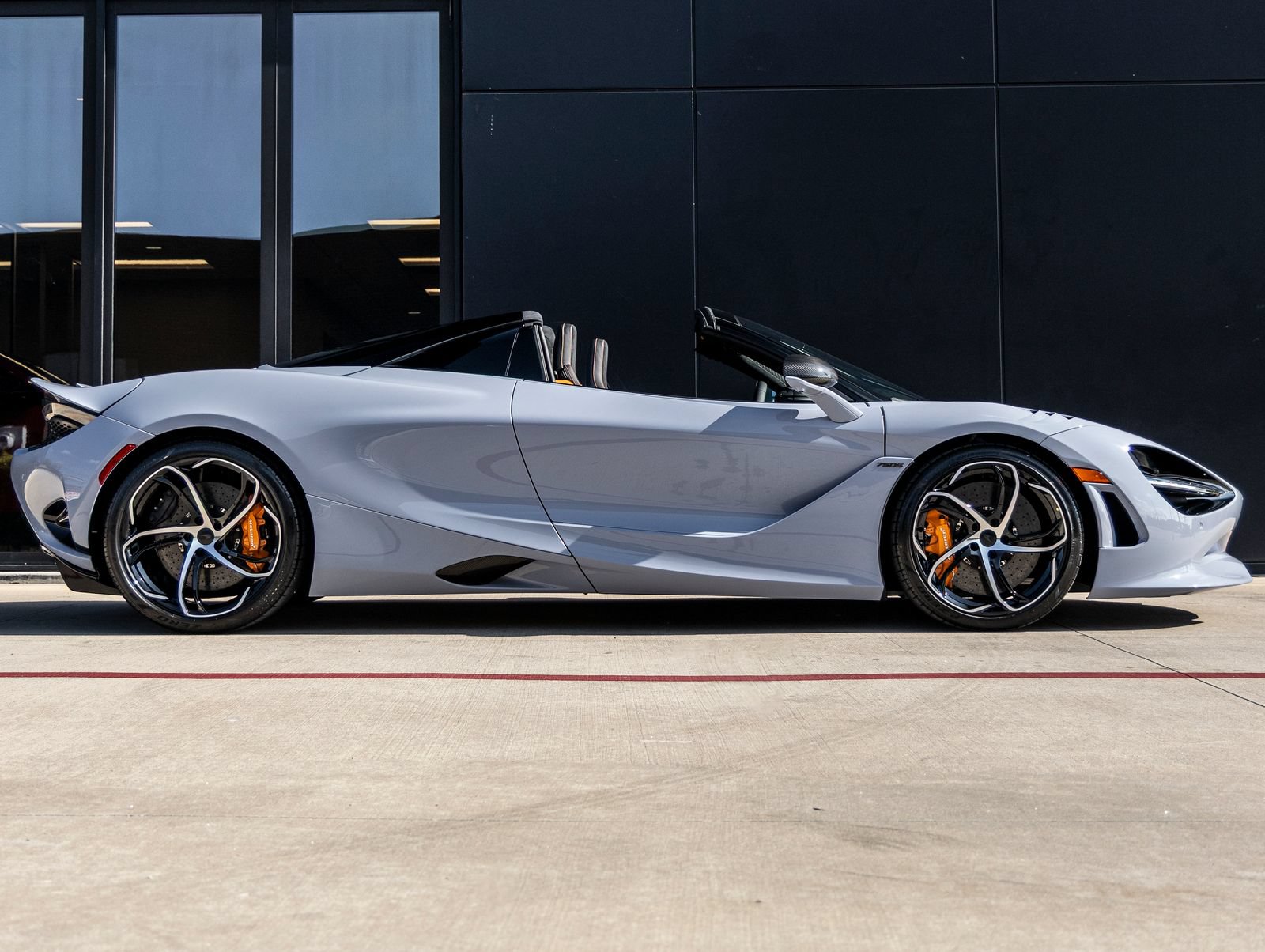 Used 2026 McLaren 750S Spider RWD image 12