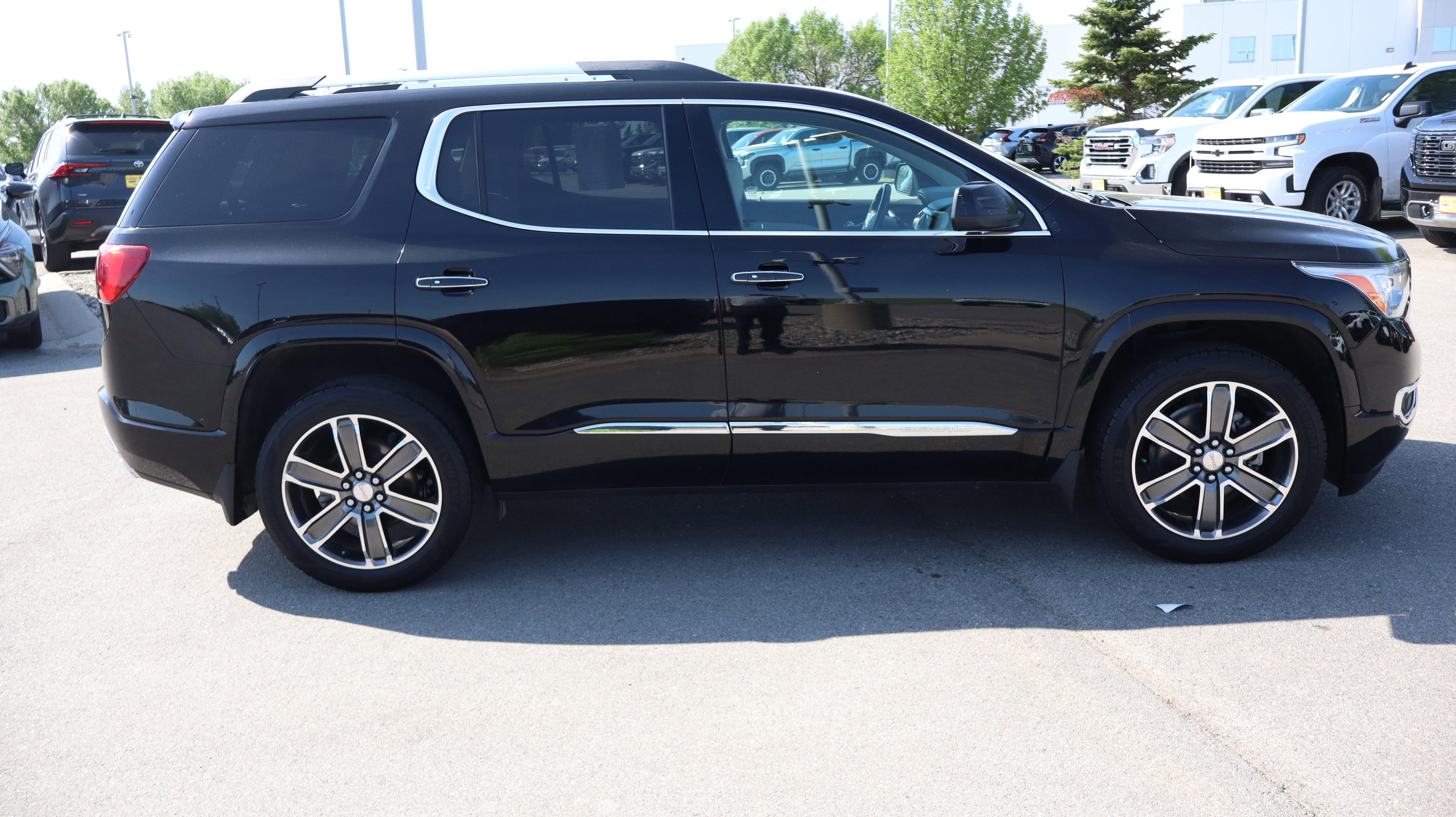 Used 2019 GMC Acadia Denali AWD/4WD image 8