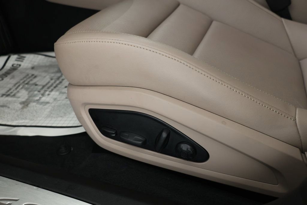 Used 2022 Porsche Taycan 4S image 10