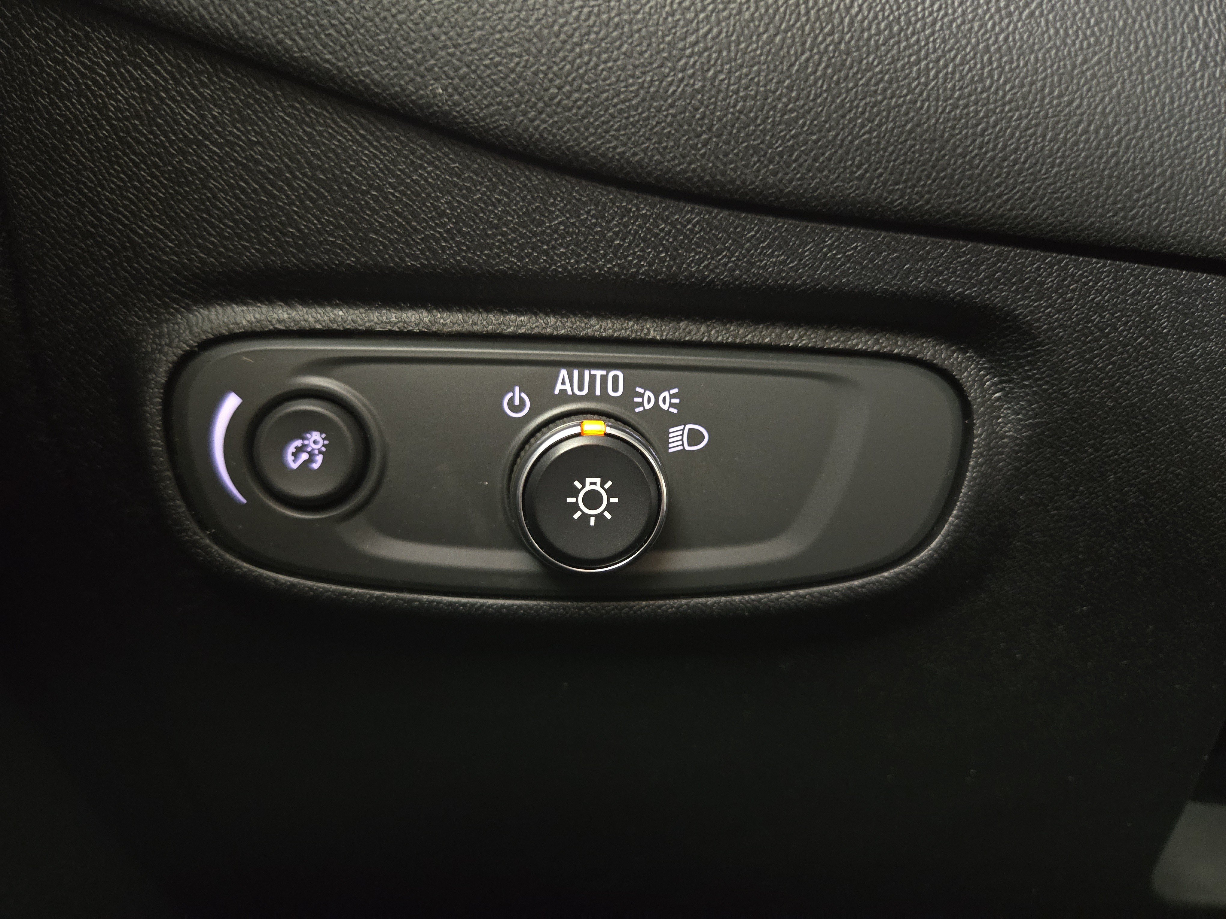 Used 2019 Chevrolet Equinox LS FWD image 24