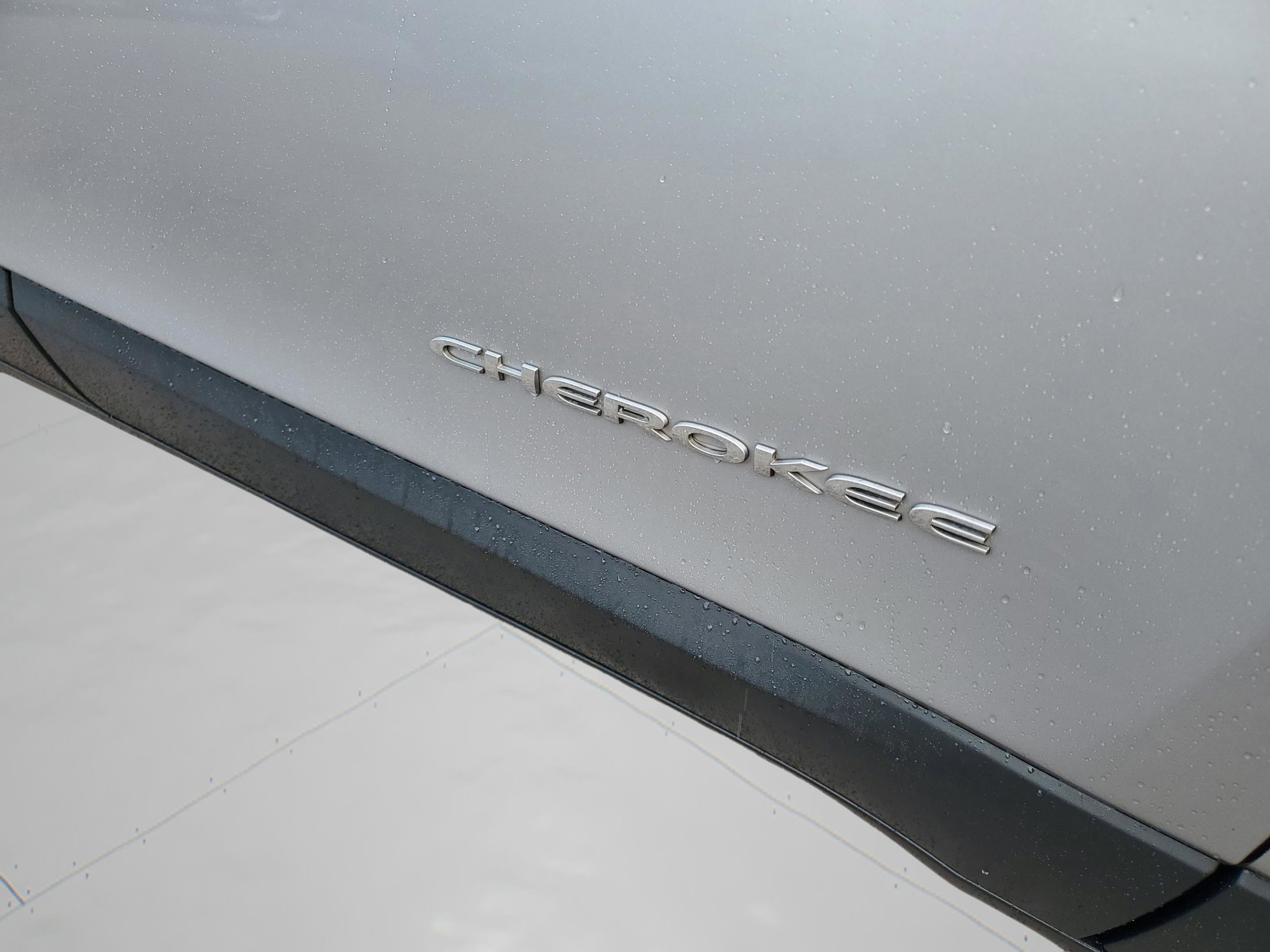 Used 2020 Jeep Cherokee Limited image 27