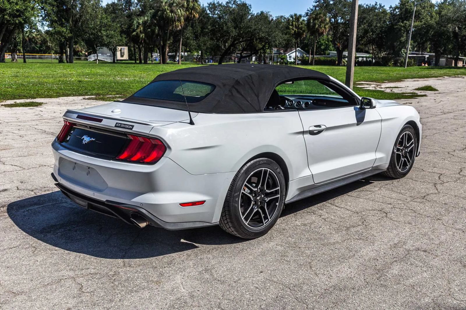 Used 2018 Ford Mustang Premium RWD image 17