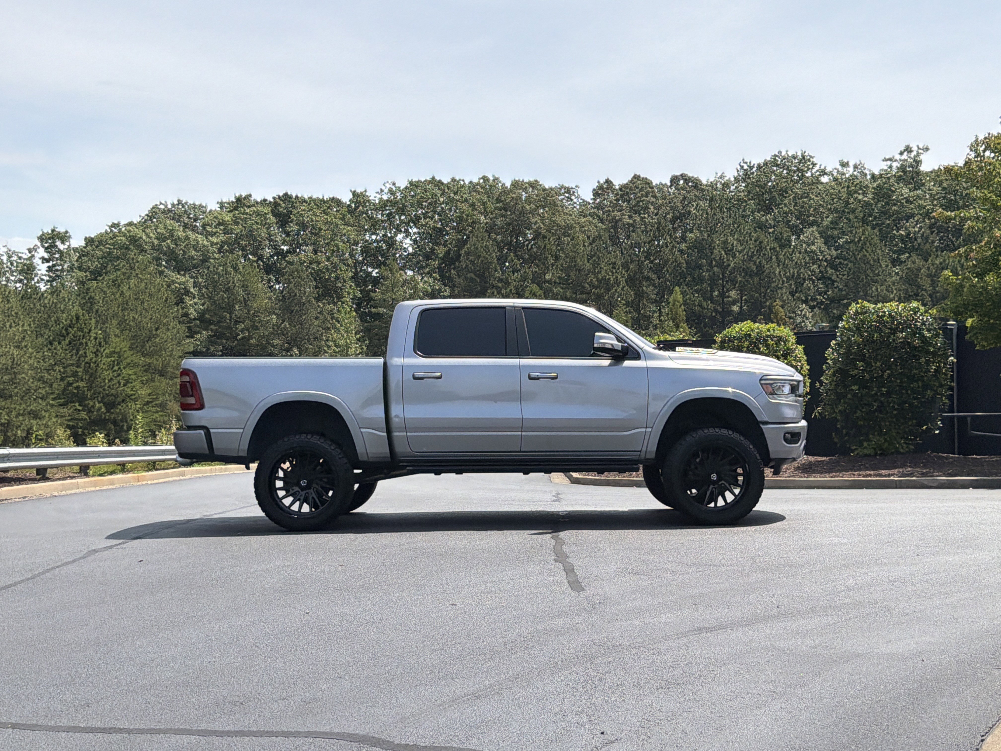 Used 2022 RAM 1500 Laramie w/ Sport Appearance Package AWD/4WD image 5