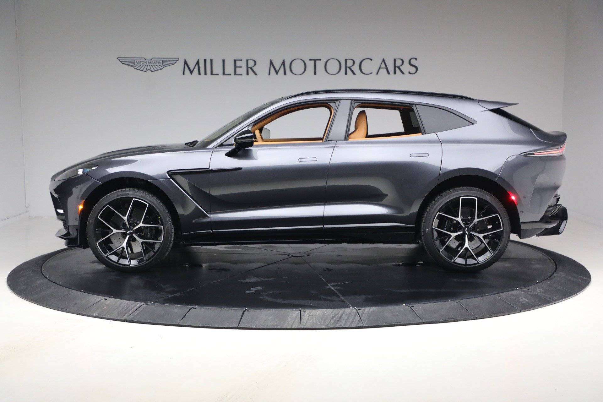 New 2026 Aston Martin DBX 707 image 3
