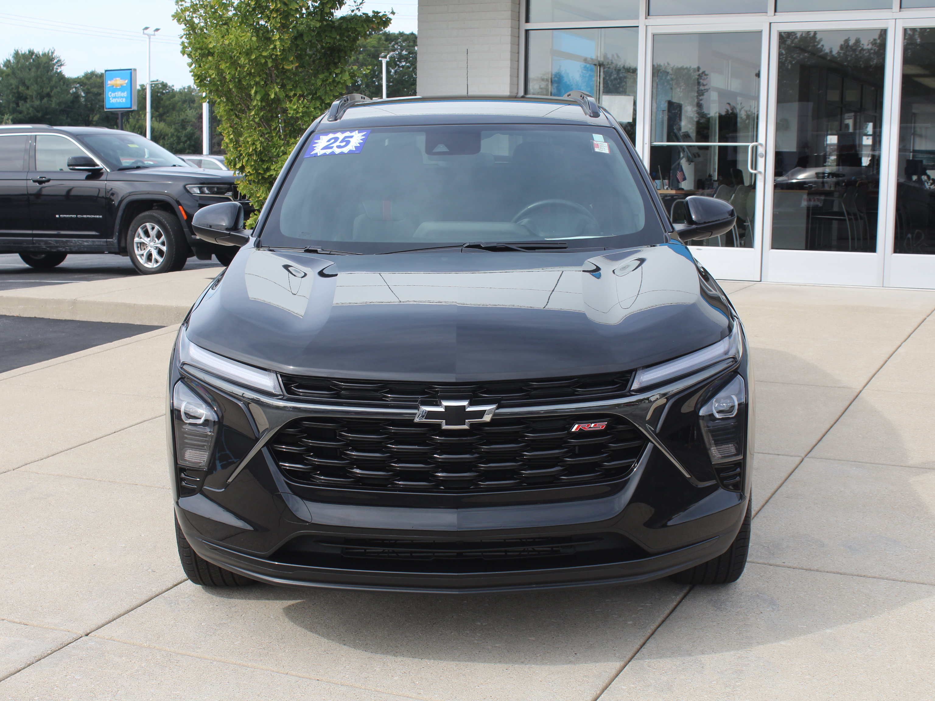 Used 2025 Chevrolet Trax RS FWD image 11