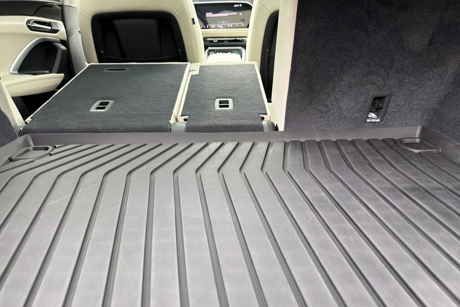 Used 2025 Audi Q5 Premium w/ Convenience Package image 14