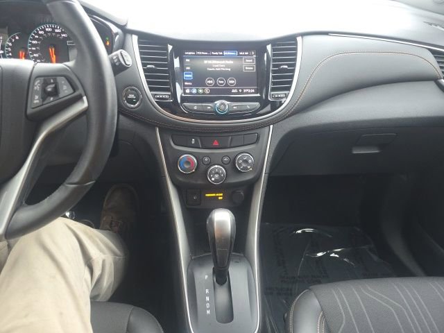 Used 2022 Chevrolet Trax LT w/ LT Convenience Package image 21