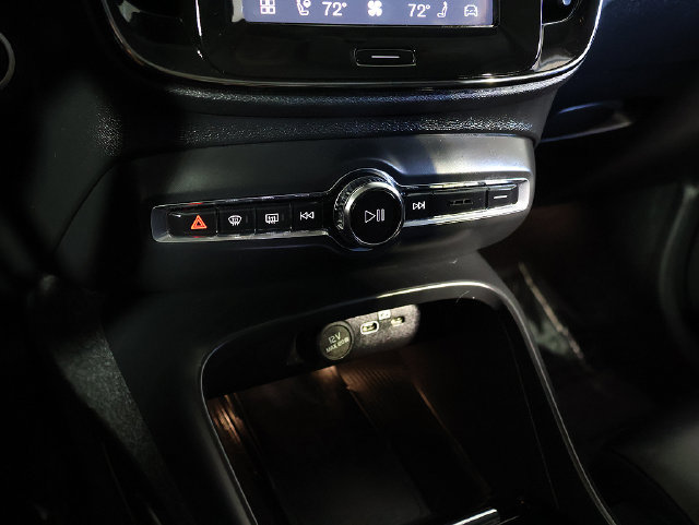 Used 2023 Volvo XC40 B5 Plus w/ Protection Package Premier AWD/4WD image 20