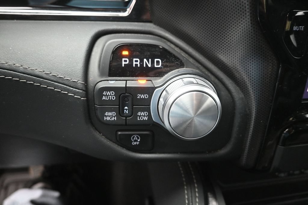 Used 2025 RAM 1500 Limited AWD/4WD image 3