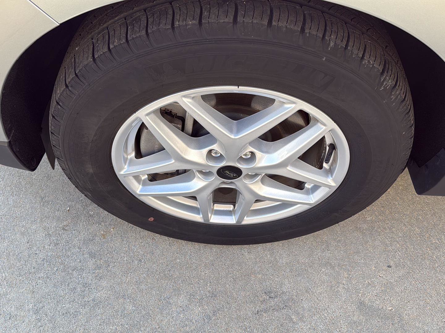 Used 2024 Ford Edge SEL w/ Convenience Package image 5