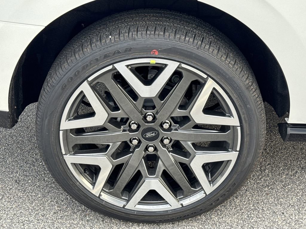 New 2026 Ford Expedition Platinum w/ Platinum Ultimate Package image 17