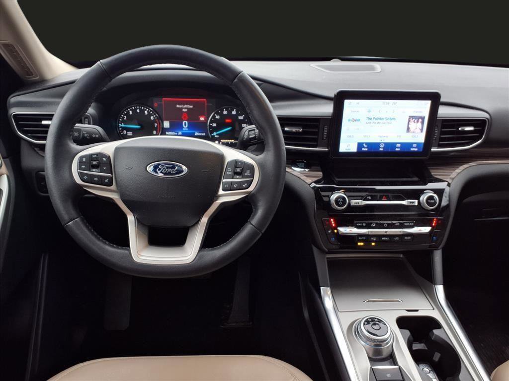 Used 2023 Ford Explorer Limited w/ Equipment Group 301A image 4