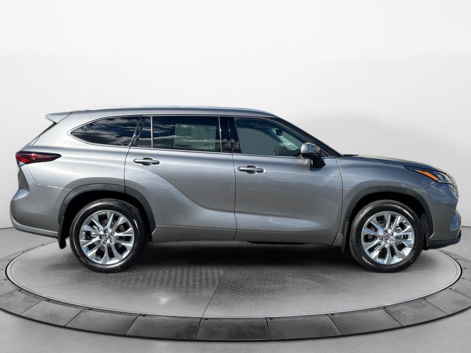 New 2026 Toyota Highlander Limited AWD/4WD image 8