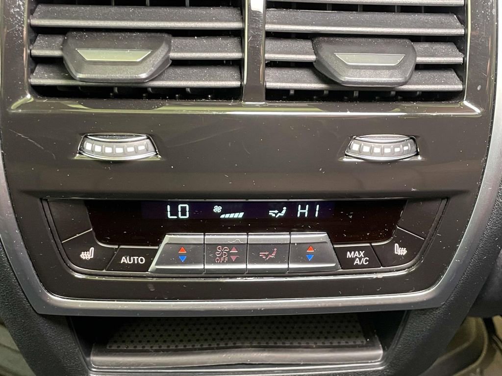 Used 2022 BMW X7 xDrive40i w/ Cold Weather Package AWD/4WD image 22