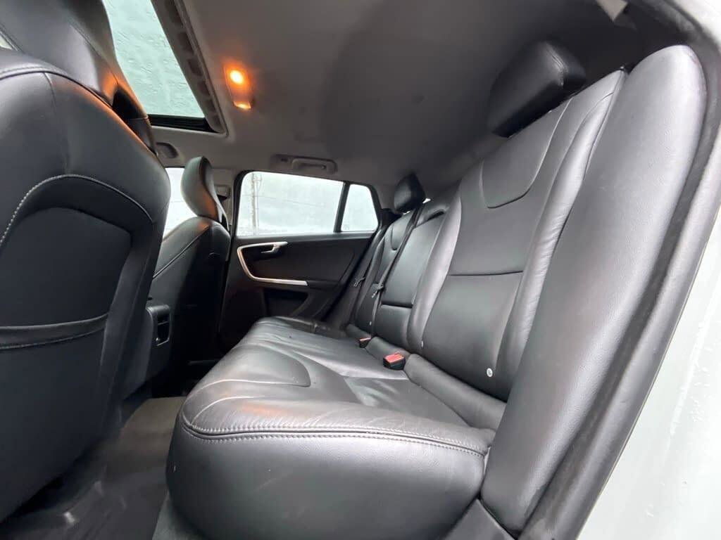Used 2016 Volvo V60 T5 Premier image 12