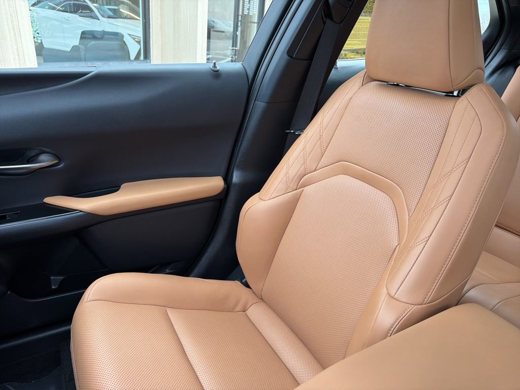 Used 2023 Lexus UX 250h AWD w/ Premium Package image 32