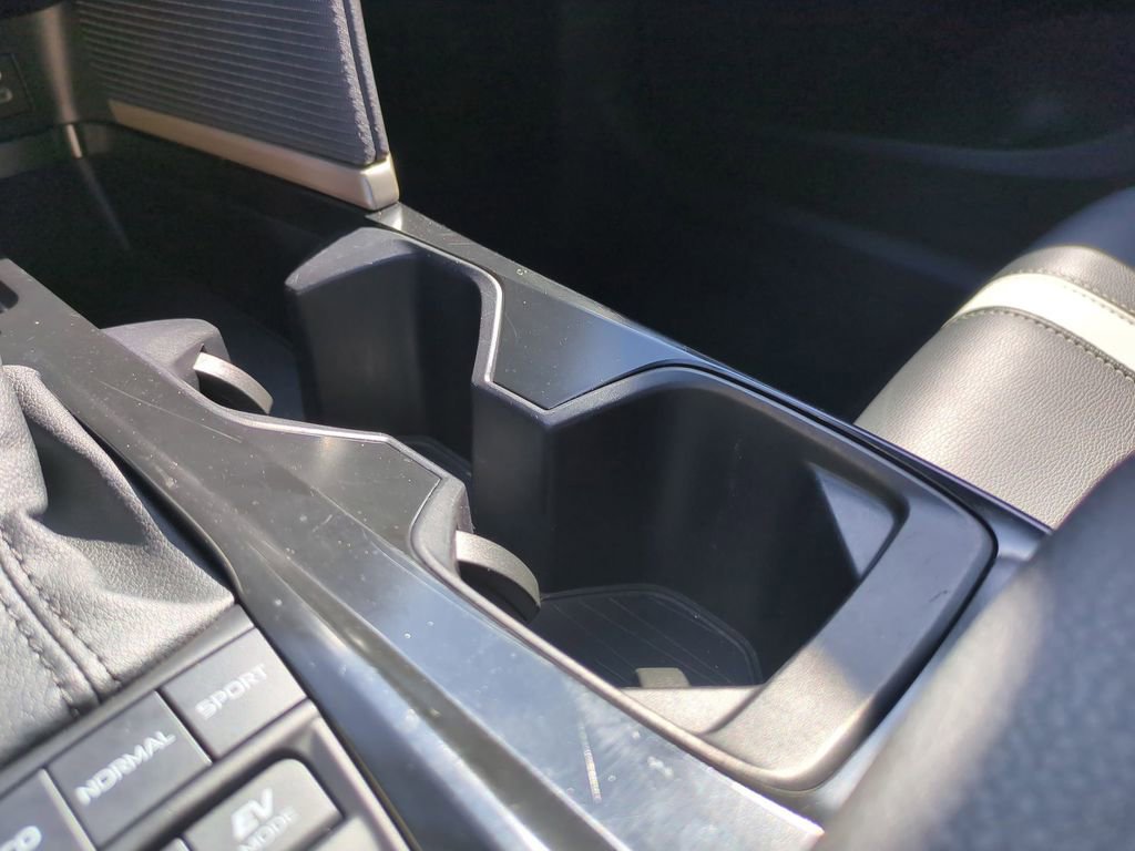 Used 2025 Toyota Camry SE image 24