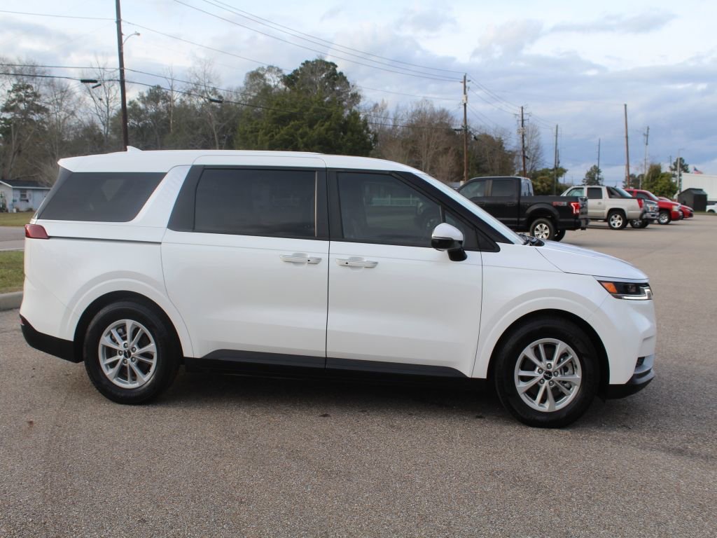 Used 2023 Kia Carnival LX image 9