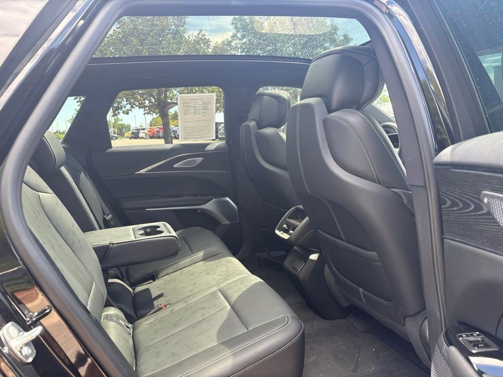 Certified 2024 Cadillac Lyriq Luxury AWD/4WD image 22