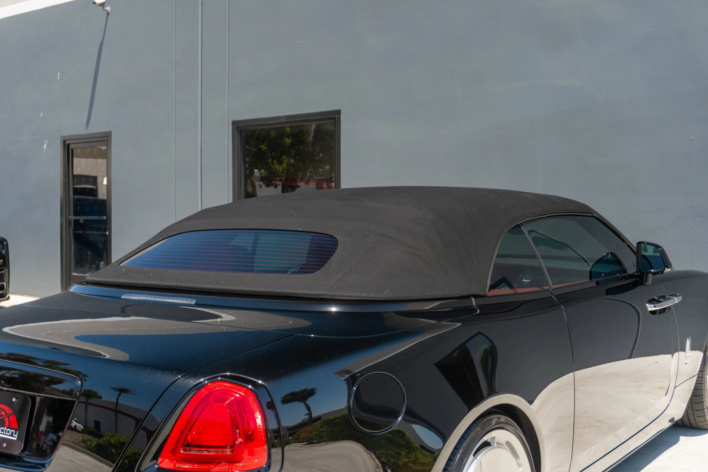 Used 2019 Rolls-Royce Dawn RWD image 53