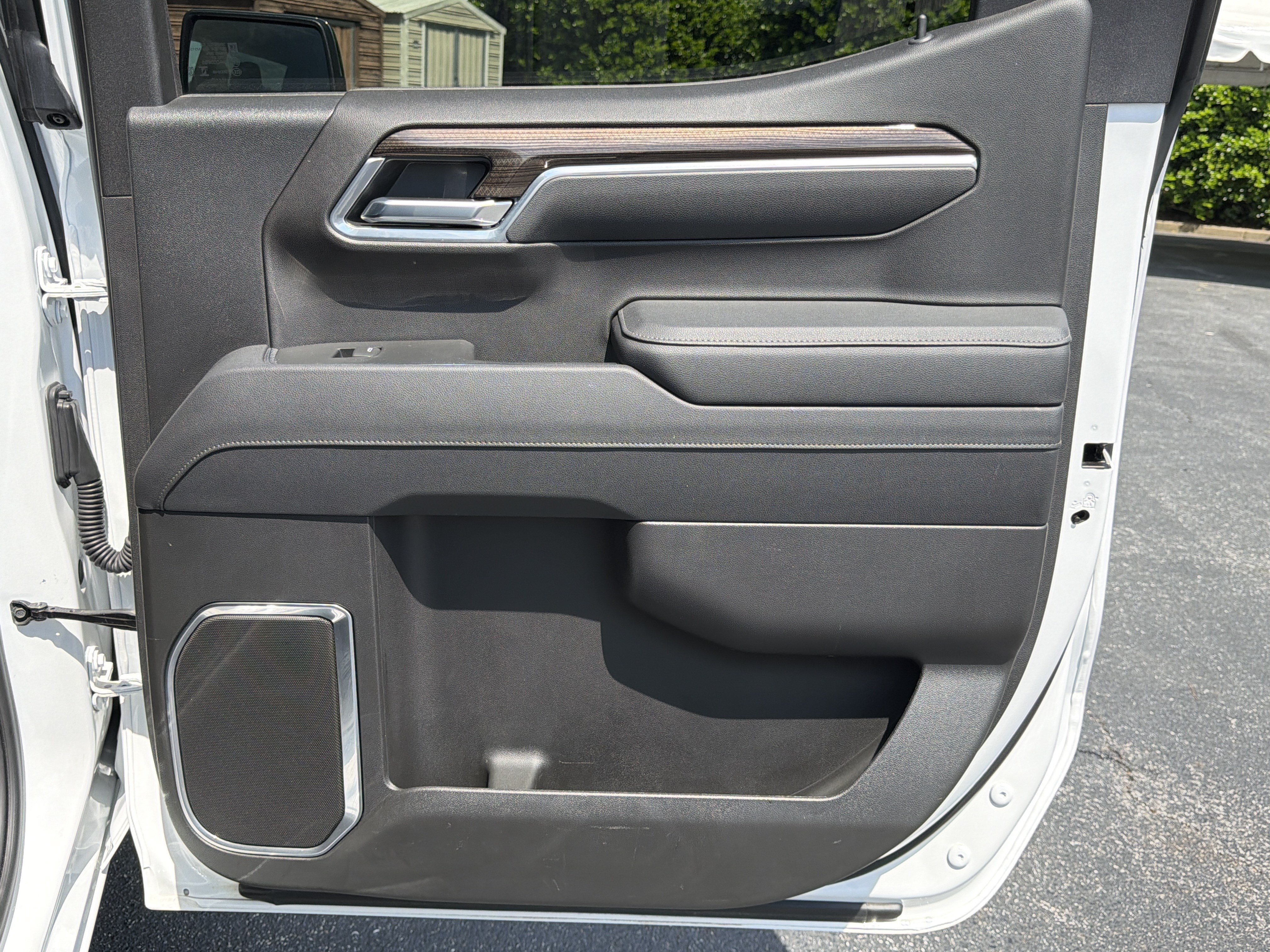 Used 2025 Chevrolet Silverado 1500 LT RWD image 16