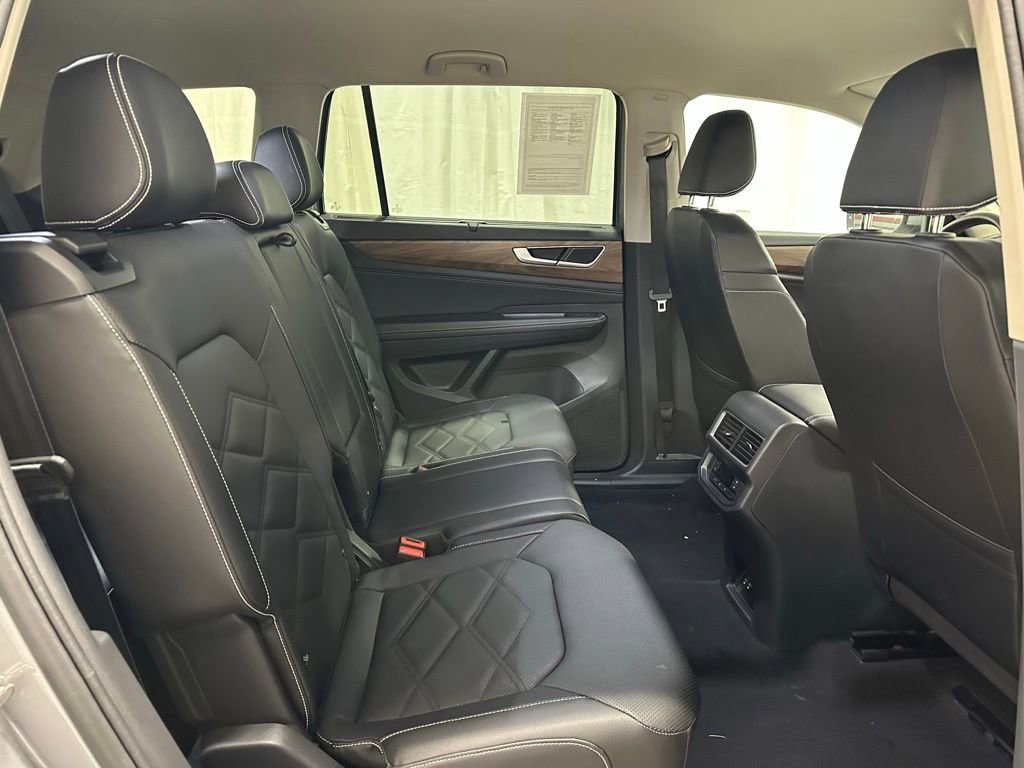 Used 2025 Volkswagen Atlas SE AWD/4WD image 57