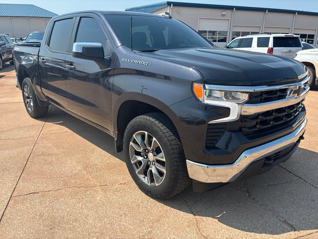 Used 2022 Chevrolet Silverado 1500 LT AWD/4WD image 3