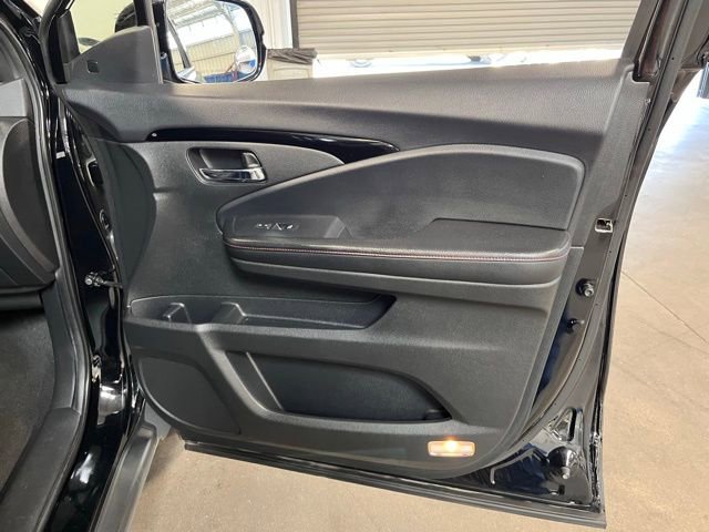 Used 2020 Honda Pilot Black Edition image 12