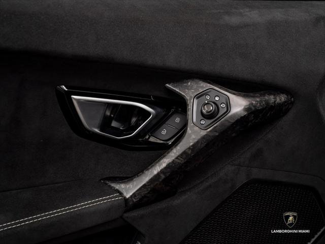 Used 2018 Lamborghini Huracan Performante AWD/4WD image 40