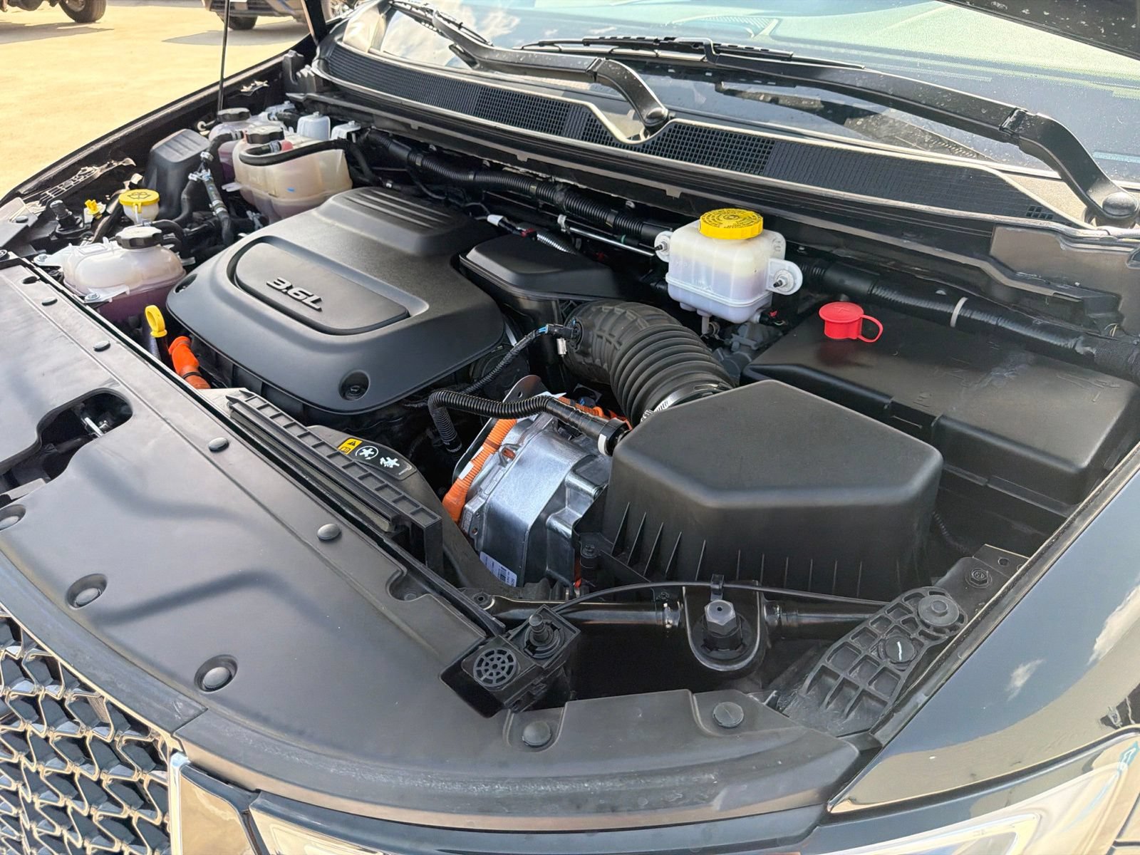 Used 2025 Chrysler Pacifica Select FWD image 34