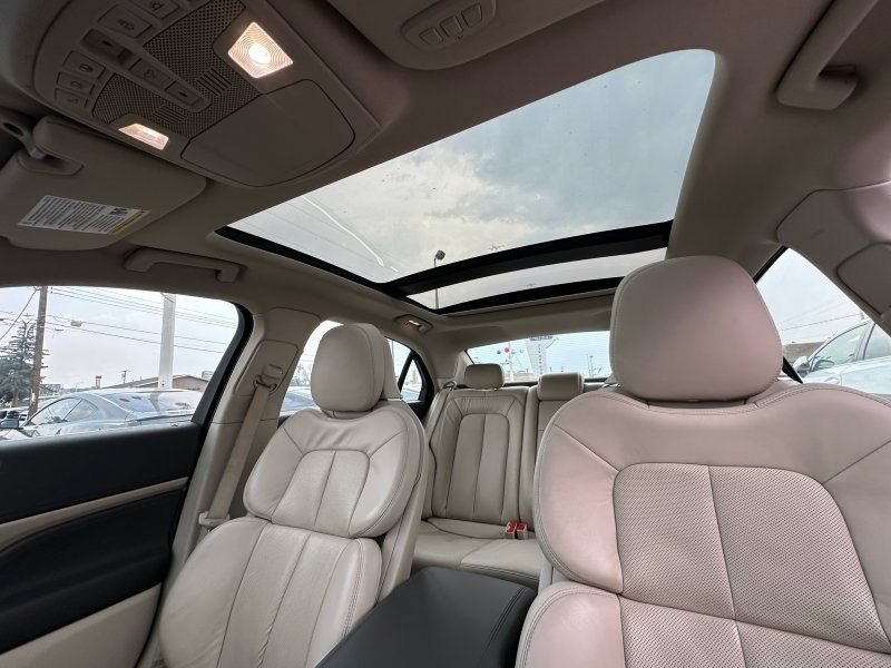 Used 2019 Lincoln Continental Select w/ Continental Climate Package AWD/4WD image 16