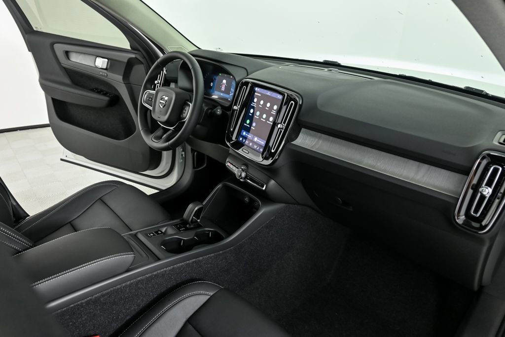 Certified 2026 Volvo XC40 B5 Core w/ Climate Package image 24