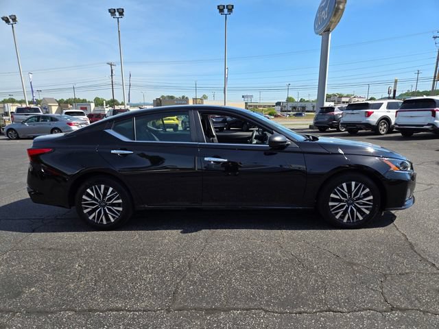 Used 2025 Nissan Altima 2.5 SV FWD image 12