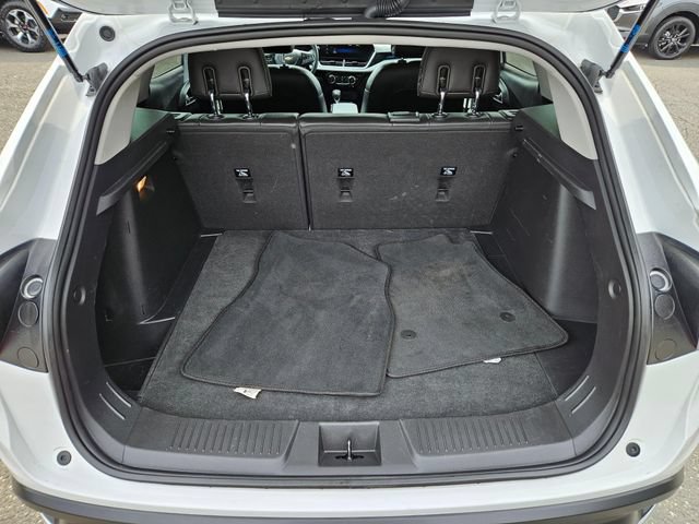 Used 2025 Chevrolet Trax LT FWD image 16