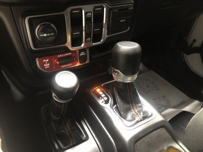 Used 2023 Jeep Gladiator Mojave w/ Cold Weather Group image 26