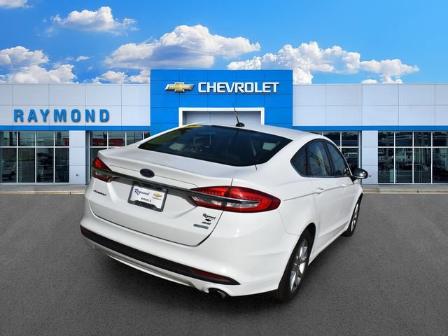 Used 2017 Ford Fusion SE FWD image 3