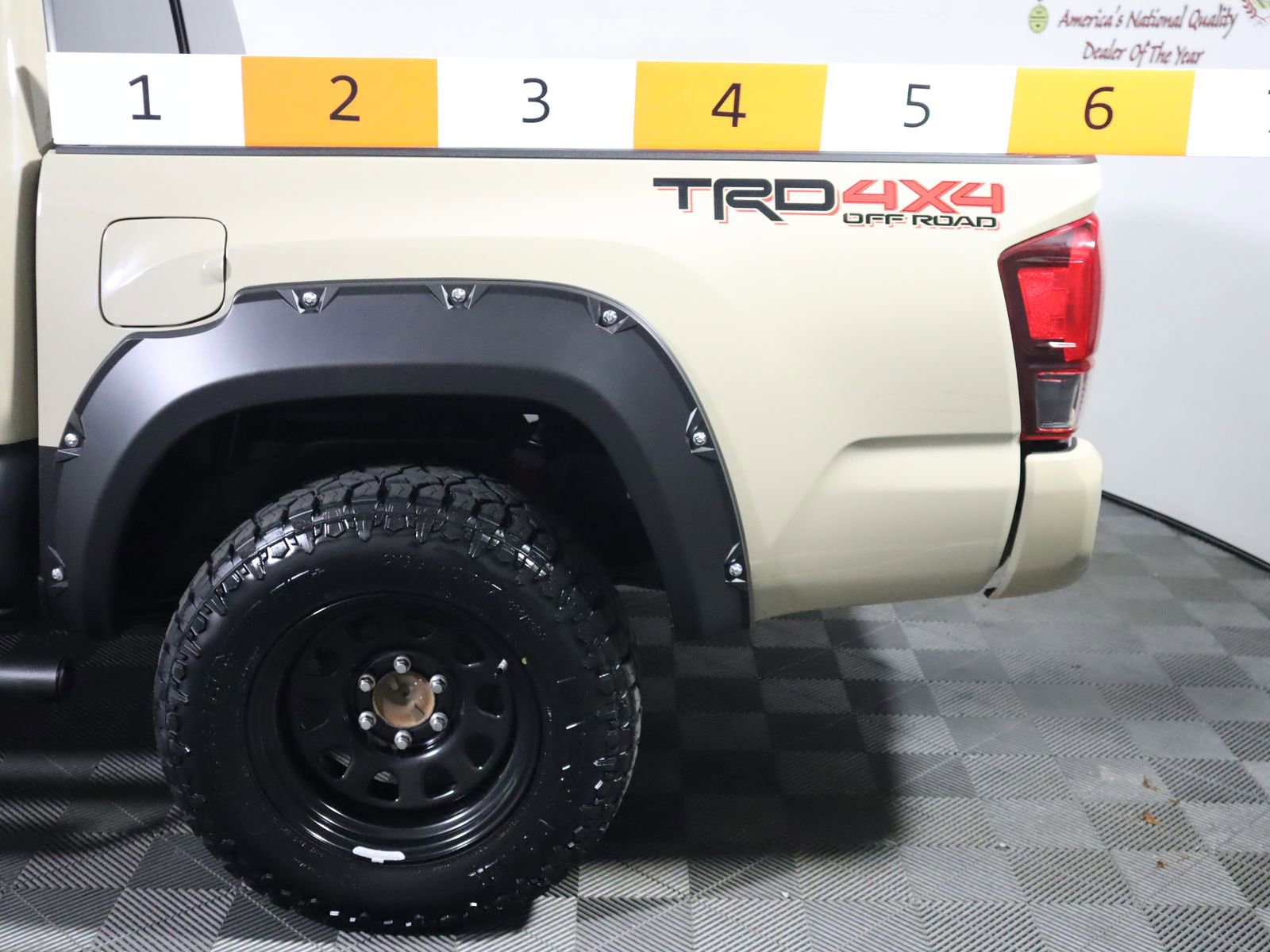 Used 2019 Toyota Tacoma TRD Off-Road w/ Technology Package AWD/4WD image 12