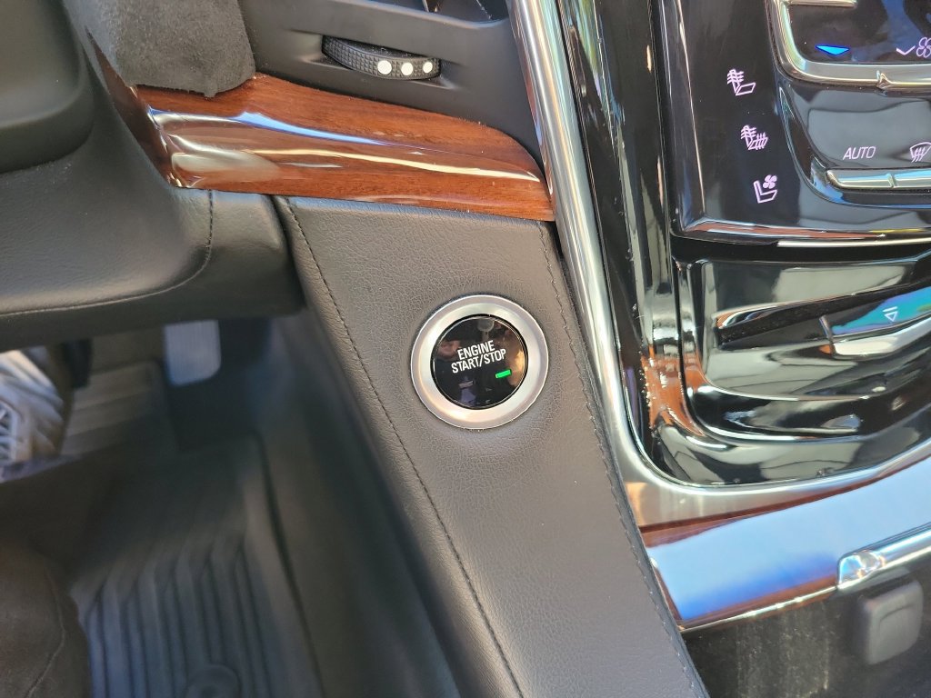 Used 2016 Cadillac Escalade Luxury AWD/4WD image 36