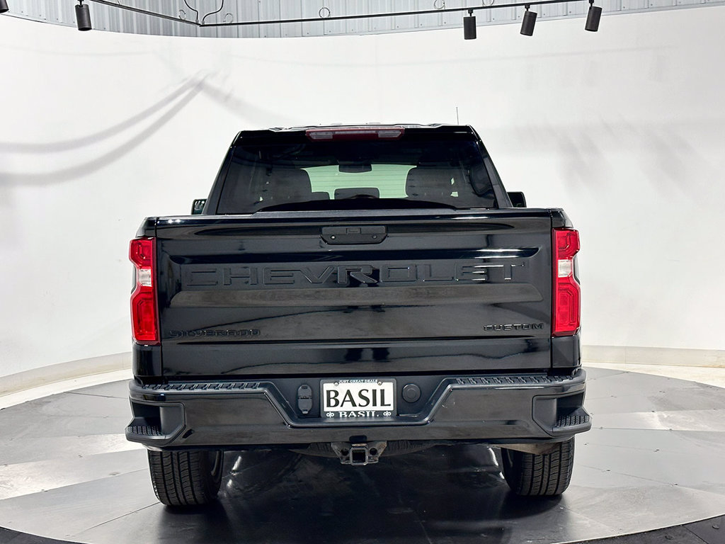 Used 2020 Chevrolet Silverado 1500 Custom w/ Custom Value Package AWD/4WD image 13