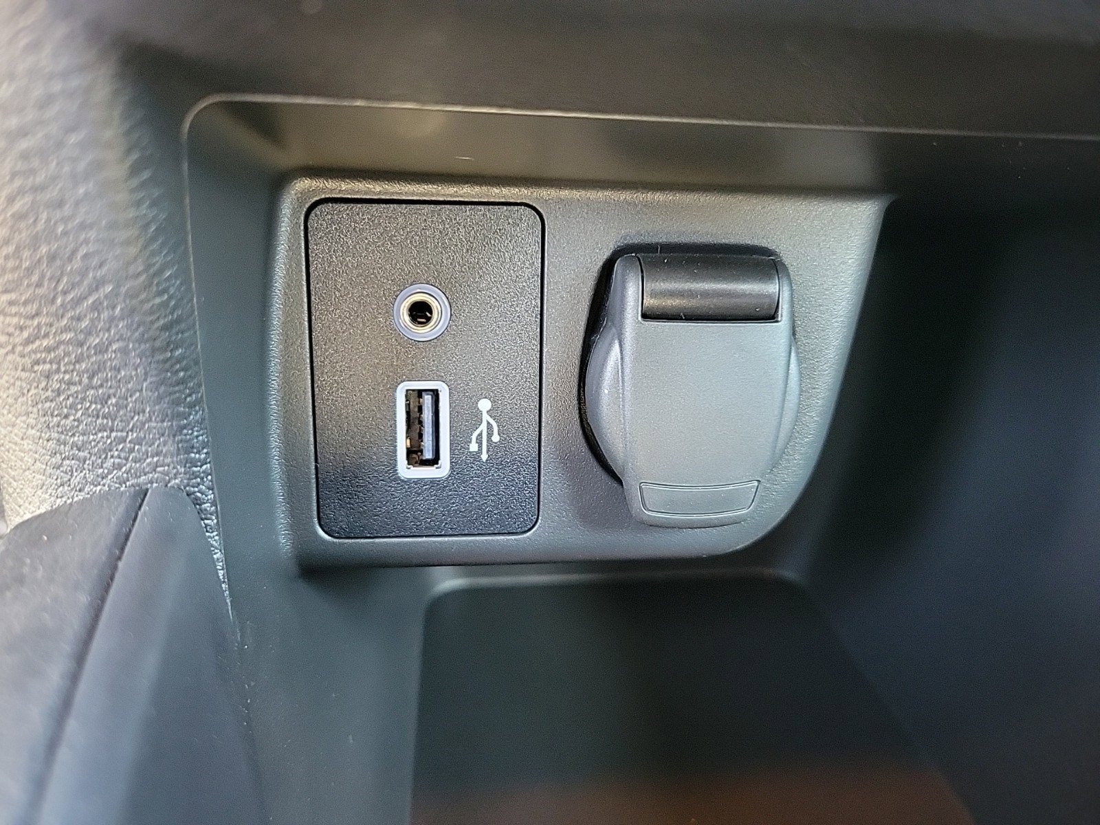 New 2025 Nissan Versa S w/ Trunk Package FWD image 24