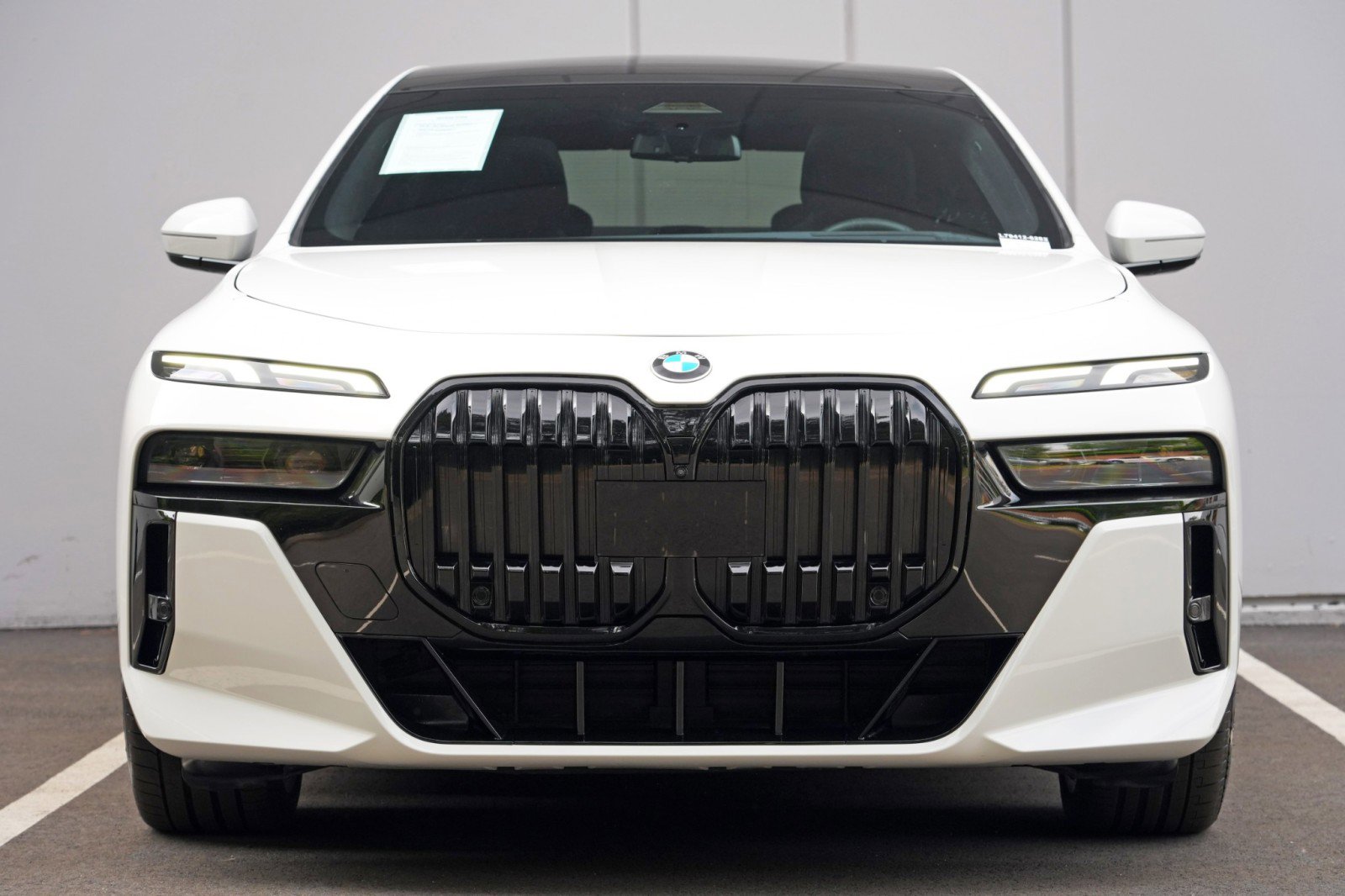 Used 2023 BMW 740i w/ Parking Assistance Package RWD image 7